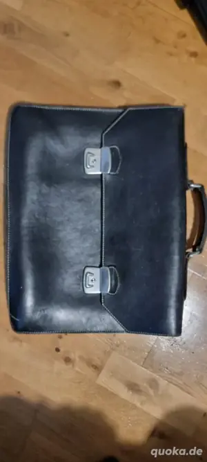 schwarze Lederaktentasche