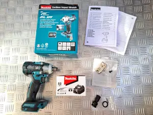 Makita DTW300 + Akku BL 1850B LED, + Adapter-Bit-Aufnahme - neu unbenutzt