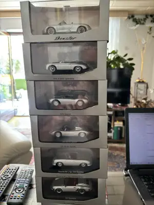 Mehrer verschiedene Auto- und Motorrad- und Traktorenmodelle zu verkaufen. Bild 4