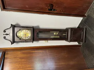 Schöne Tempus Fugit Standuhr   voll funktionsfähig