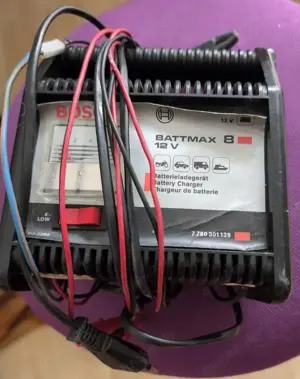 Akkku- Batterieladegerät von Bosch 12V - Battmax 8