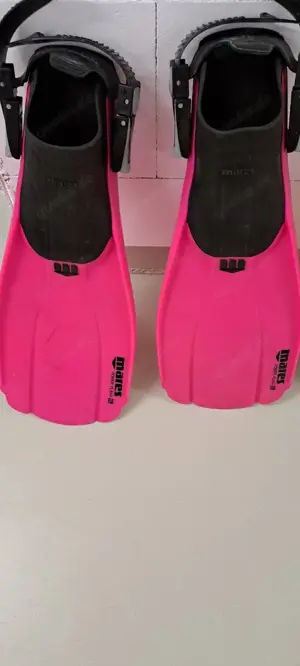  2 Paar Damen Tauch Flossen Größe 38-40 zu verkaufen je paar 15.--  