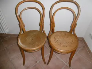 Zwei antike Bugholz Kaffeehausstühle