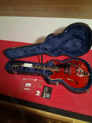 Verkaufe eine nagelneue Guild Starfire V w Bigsby Semi Hollow