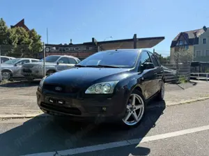 Ford Focus Turnier 1.8 TDCi Titanium*Xenon*TÜVServicENEU