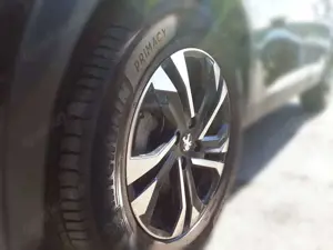 Peugeot 2008 1.2 PureTech 130 Allure Navi PDC LED SpurH Bild 4