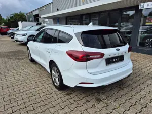 Ford Focus Turnier 1.0 EcoBoost TITANIUM Bild 3