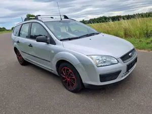 Ford Focus Tüv bei Kauf neu.