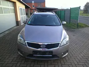 Kia Ceed SW / cee'd SW 1.4 CVVT TÜV Neu  Nur 33535 Kilometer Bild 3