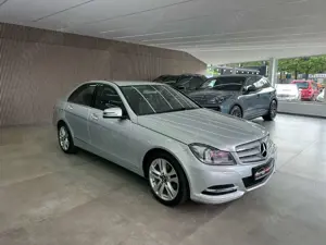 Mercedes-Benz C 180 CGI BlueEfficiency*Bi-Xenon*Comand*SHZ*