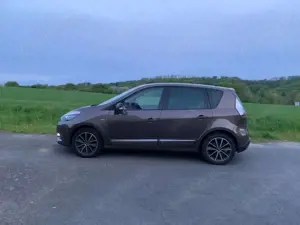 Renault Scenic BOSE EditionIII Leder Navi-Automatik-Kamera-Topzst Bild 4