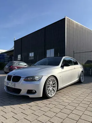 BMW 330 E92 330i M Paket / 335i Heck / N52B30 / TÜV NEU