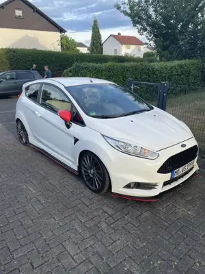 Ford Fiesta 1.6 EcoBoost mit Leder-Sport-Paket ST