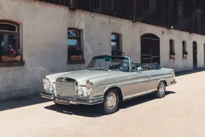 Mercedes-Benz 280 SE 3.5 Cabriolet - Restored, Matching