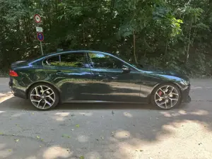 Jaguar XE S British Racing Green Carbon Paket