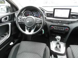 Kia Ceed SW / cee'd SW cee'd 1.6 CRDI Sportswagon Vision AUTOMATIC/NAVI Bild 2
