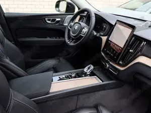 Volvo XC60 T8 Plug-In Hybrid AWD Ultra Dark Bild 3