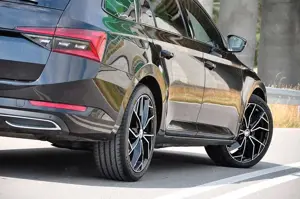 Skoda Superb Combi Sportline iV ACC RFK FPK Navi STH Bild 5