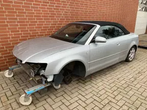 Audi A4 Cabriolet 3.0 Automatik Unfall wenig KM