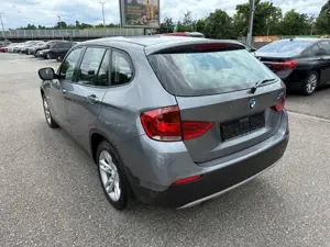 BMW X1 xDrive18d Aut / PANO / AHK / KLIMAAUT / STHZ Bild 4