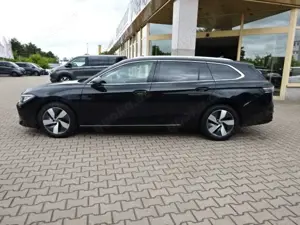 Volkswagen Passat Variant 150PS DSG Elegance neues Modell Bild 3
