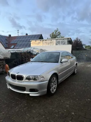 BMW 323 BMW E46 323i Coupé