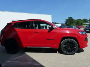 Jeep Compass 1.5l GSE T4 48V e-Hybr High Altitude DCT Bild 3
