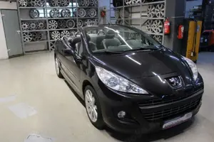 Peugeot 207 CC Cabrio-Coupe Platinum*KLIMA*AHK*SHZ*ISOFIX Bild 3