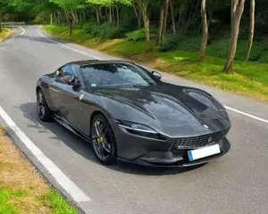 Ferrari Roma *Grigio Silverstone*Park Kamera*AppleCarPlay