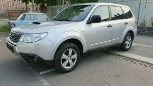 Subaru Forester Active*4x4*Euro 5*6 Gang*
