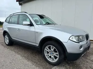 BMW X3 2.0i xDrive *NAVI*SHZ*PDC*AHK* Bild 2