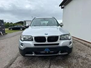 BMW X3 2.0i xDrive *NAVI*SHZ*PDC*AHK* Bild 3