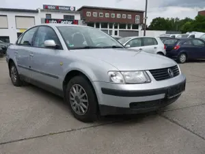 Volkswagen Passat 1.6 Limousine/Schiebdach/Guter Zustand