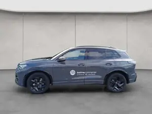 Volkswagen Tiguan 2,0 l TDI R-Line DSG Pano AHK Black Style Bild 2