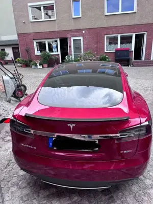 Tesla Model S Model S Dual Motor AllradantriebPerformance Bild 5