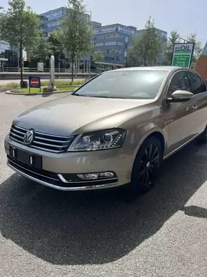 Volkswagen Passat Highline Bild 3