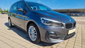 BMW 218 aut. ~LED ~NAVI ~AHK~ISOFIX vorn