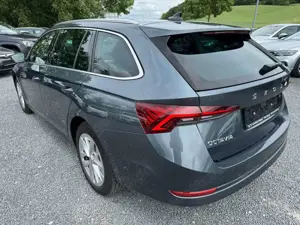 Skoda Octavia 2.0 TDI *FIRST-EDITION*AHK*PDCHI+VO*SHZH Bild 4