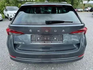 Skoda Octavia 2.0 TDI *FIRST-EDITION*AHK*PDCHI+VO*SHZH Bild 5