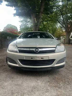 Opel Astra GTC 1.6 Easytronic