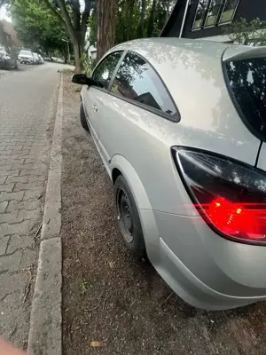 Opel Astra GTC 1.6 Easytronic Bild 5