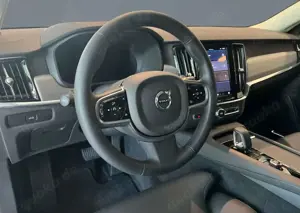 Volvo V90 B4 Kombi Plus Dark Leder AHK ALU 19 ZOLL Bild 4