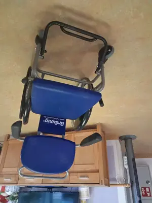 Sehr leichter Zimmerrollstuhl