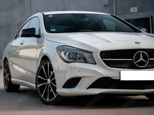 Mercedes-Benz CLA 200 CLA 200 7G-DCT Urban Bild 2