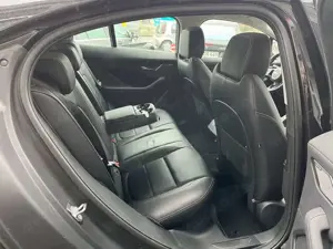 Jaguar I-Pace EV 400 S - Panorama Bild 3