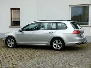 Volkswagen Golf VII Variant DSG AHK Navi TÜV 2027 +GARANTIE Bild 2