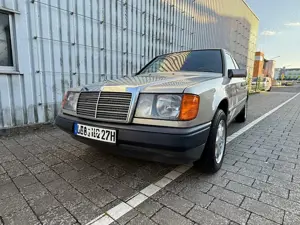 Mercedes-Benz E 250 Oldtimer / Neue TÜV