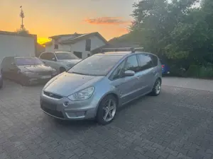 Ford S-Max Titanium PDC MFL AHK GASANLAGE