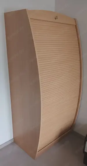 Schreibtisch mit Lamellentür abschließbar Bild 2