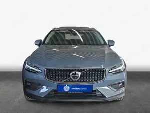 Volvo V60 Cross Country V60 Cross Country B4 D AWD Ultimate Bild 3
